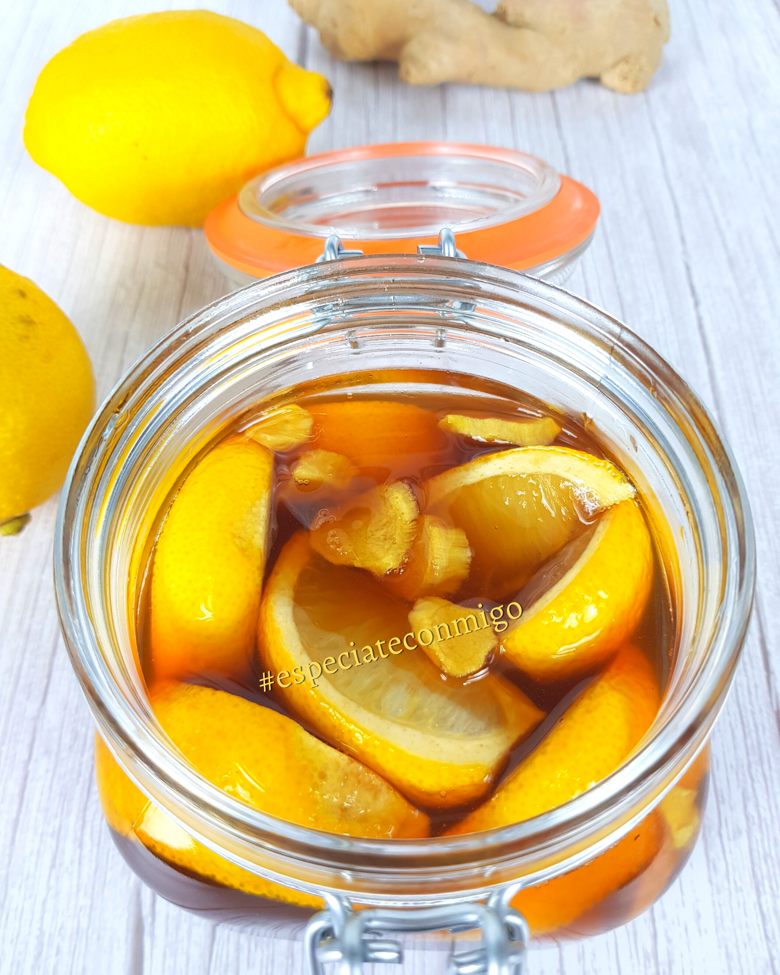 Jarabe de miel jengibre y limón, remedio casero para la tos, gripe y frío